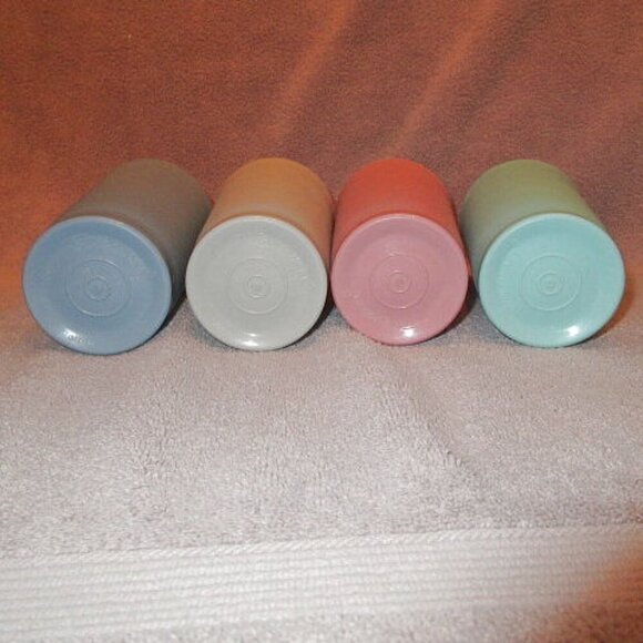VINTAGE Set Of 4 TUPPERWARE 16 oz STACKING Bell TUMBLERS Country PASTELS #1340 - Picture 5 of 12